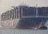 Der Container-Frachter Colomb wird in den Hamburger Hafen geschleppt.