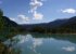 Wolkenformation spiegelt sich in einem See an der Stra�e nach Veitastrond.